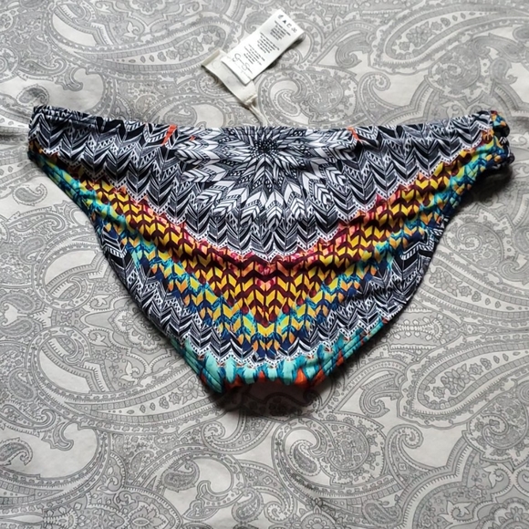 Bikini - Picture 2 of 4